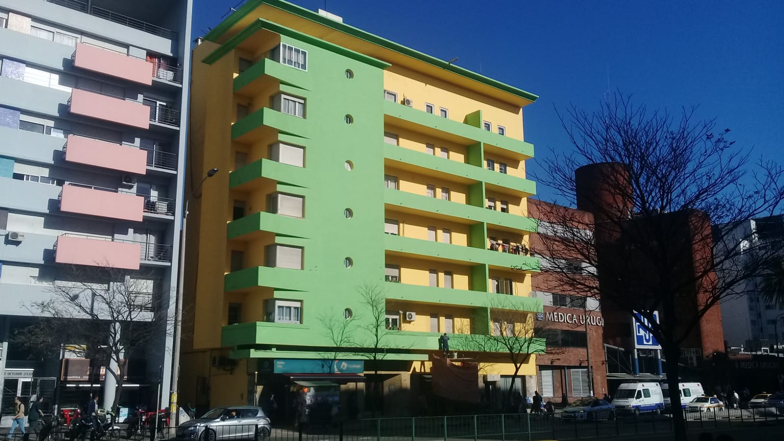 Pintura de fachadas de edificios en Montevideo