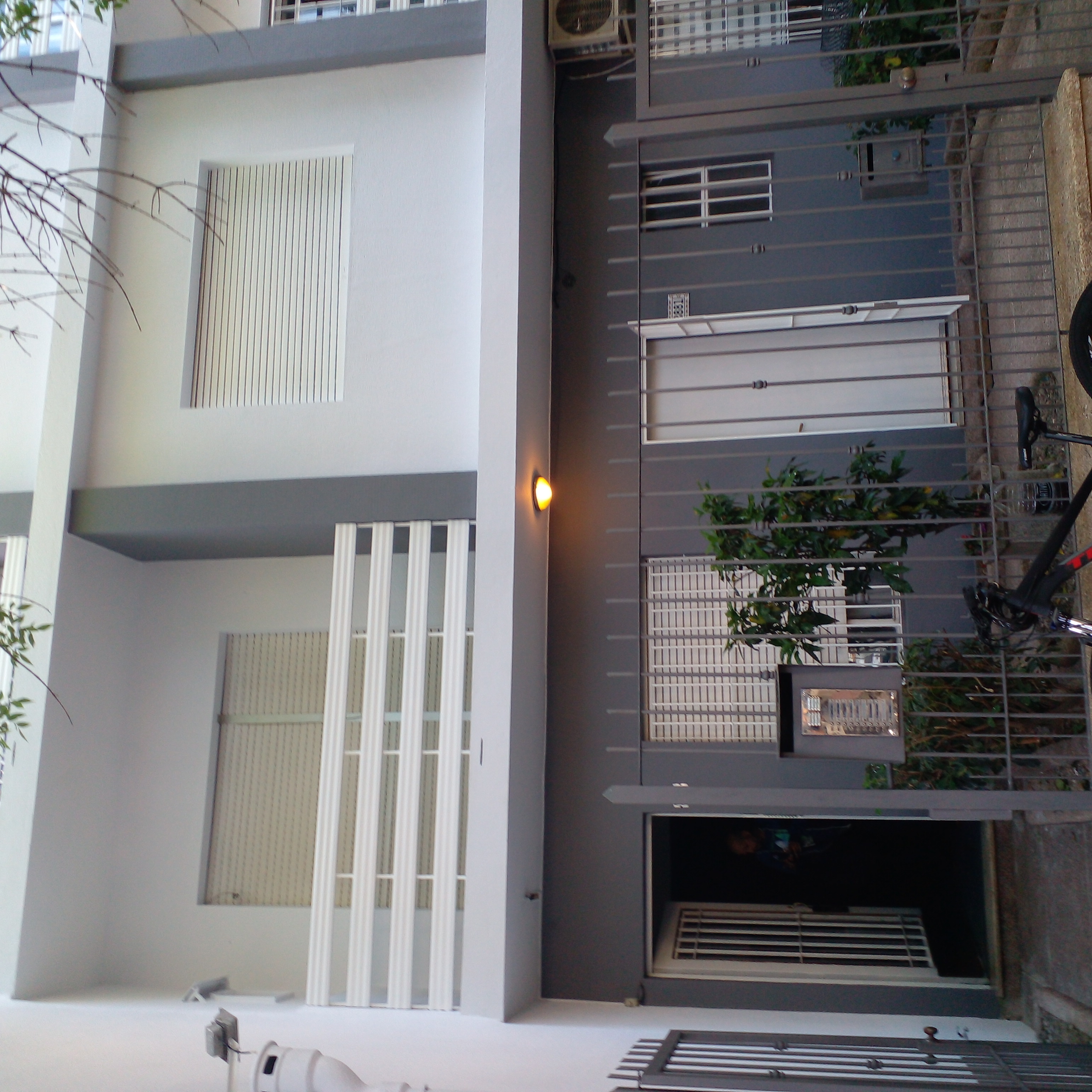 Edificio Libertad – Pintura de fachada. Calle Libertad, Montevideo.