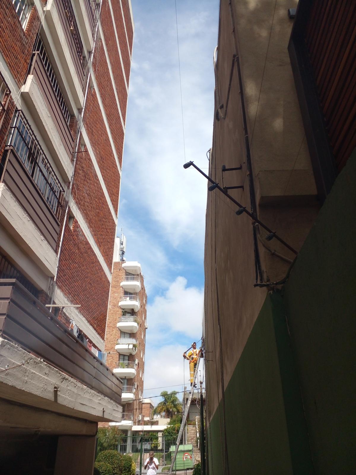Edificio Ambrosio Velazco – Pintura de medianeras. Calle Ambrosio Velazco, Montevideo.