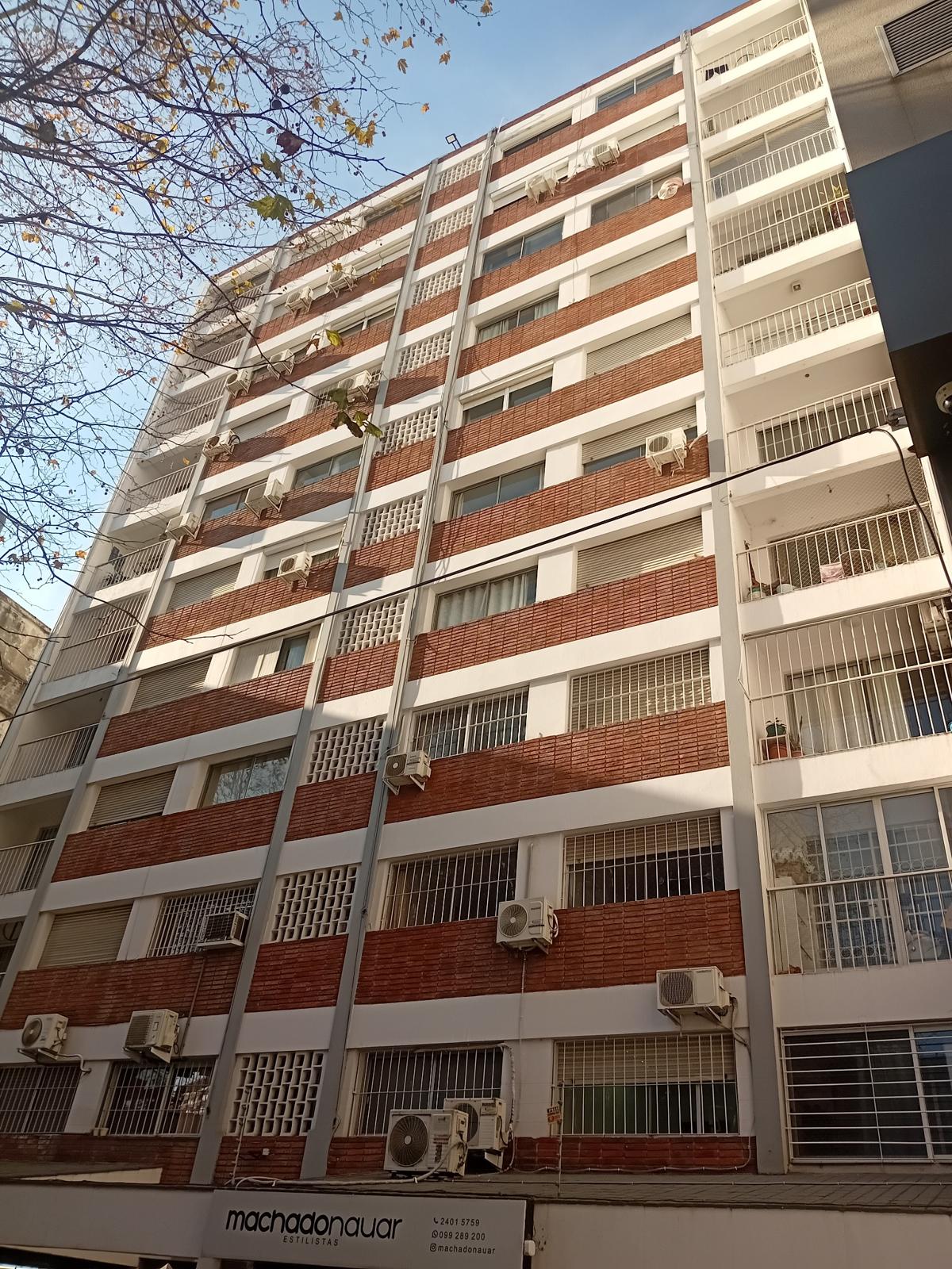 Edificio Doria – Pintura de fachada principal. Calle Pablo de María, Montevideo.