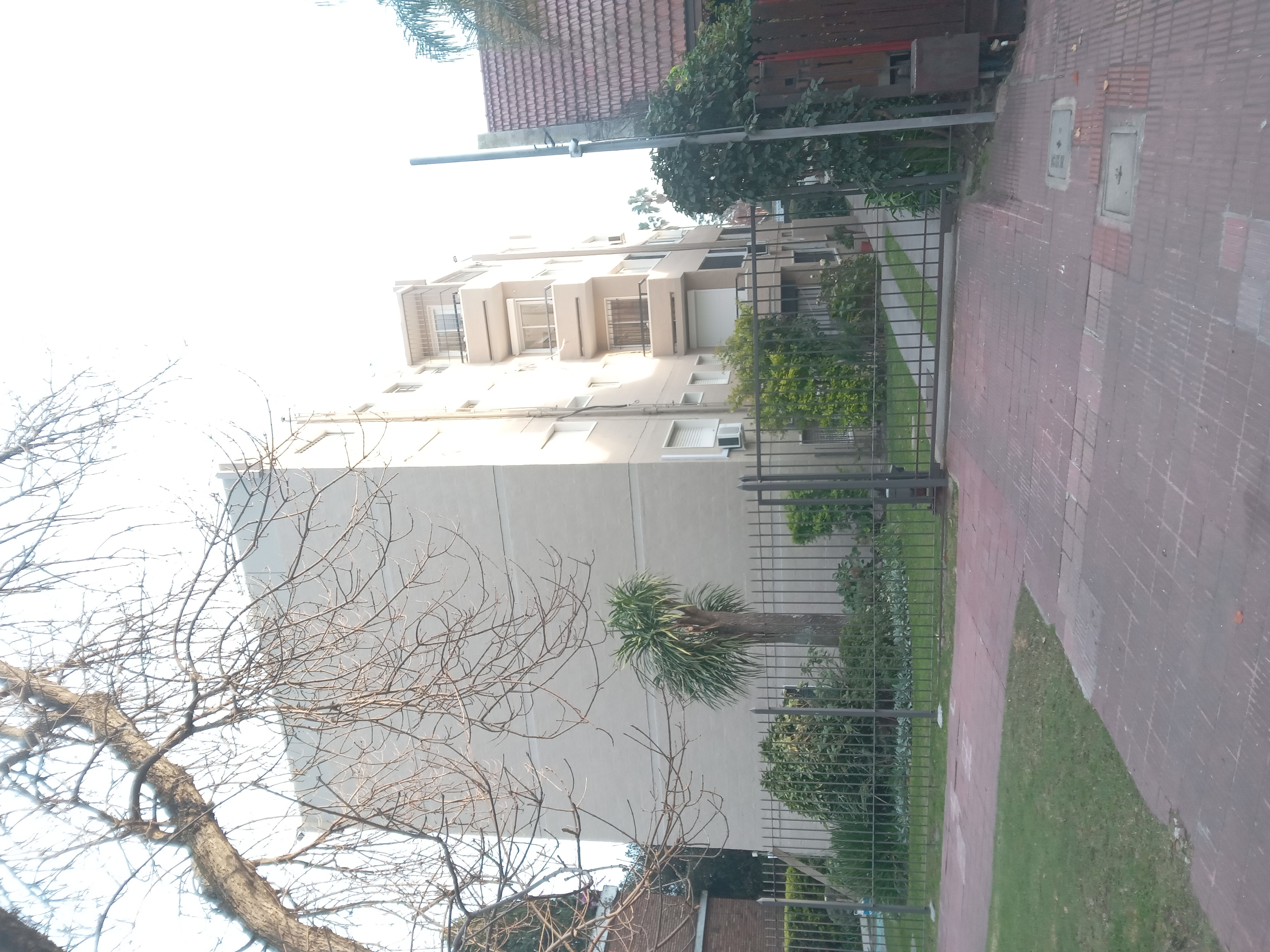 Cooperativa Vienco – Impermeabilización y textura en fachadas. Calle Harwood, Montevideo.