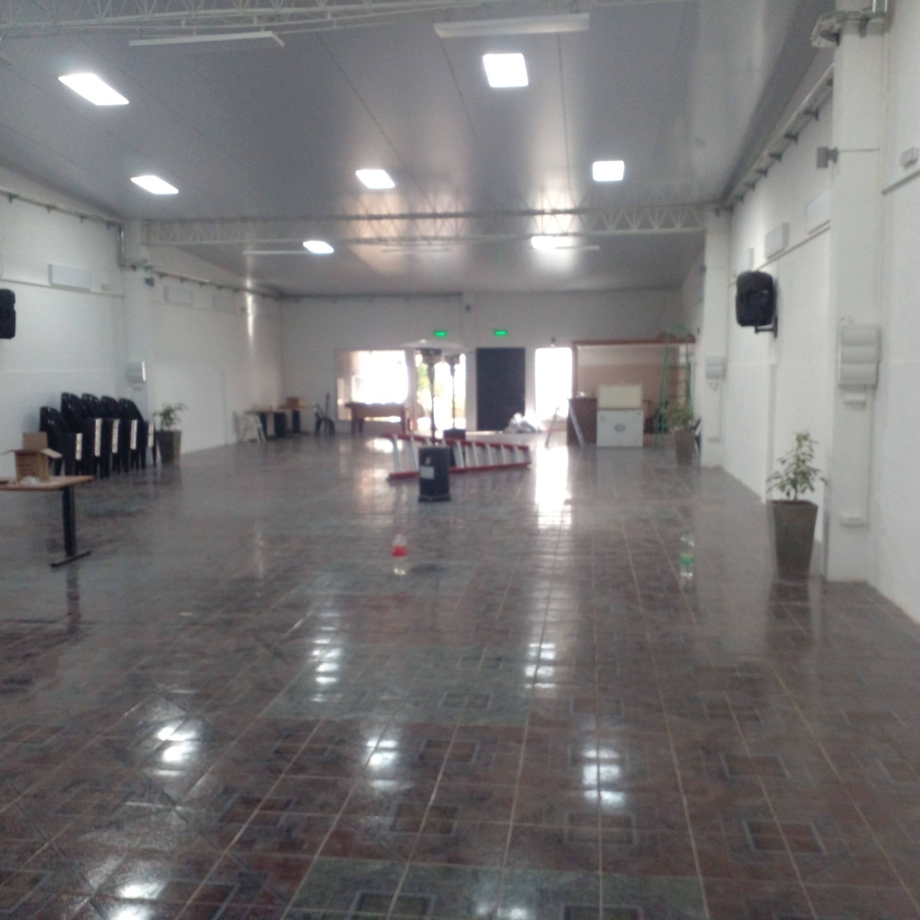 Sindicato de Químicos – Techo de isopanel en salón de usos múltiples y pintura interior. Calle Capurro, Montevideo.
